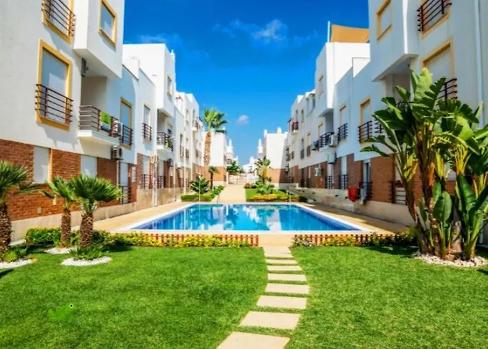 Located - Fabulous Pool ! Lejlighed *