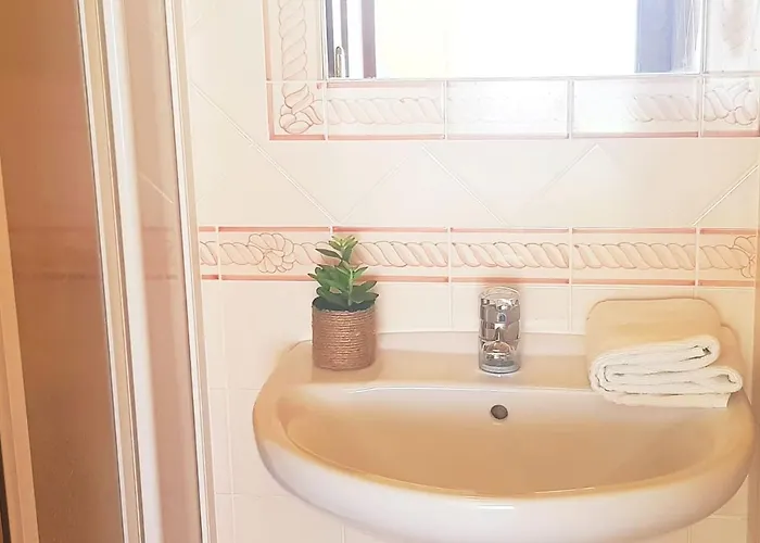 Located - Fabulous Pool ! *