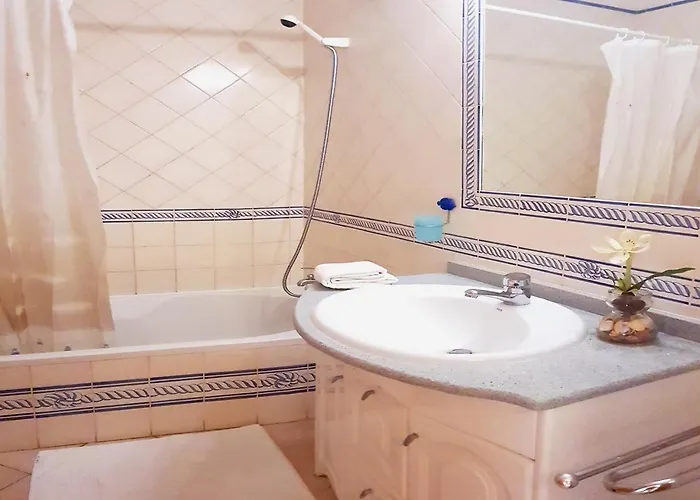 Lejlighed Located - Fabulous Pool ! *