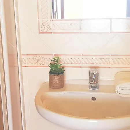 Located - Fabulous Pool ! *