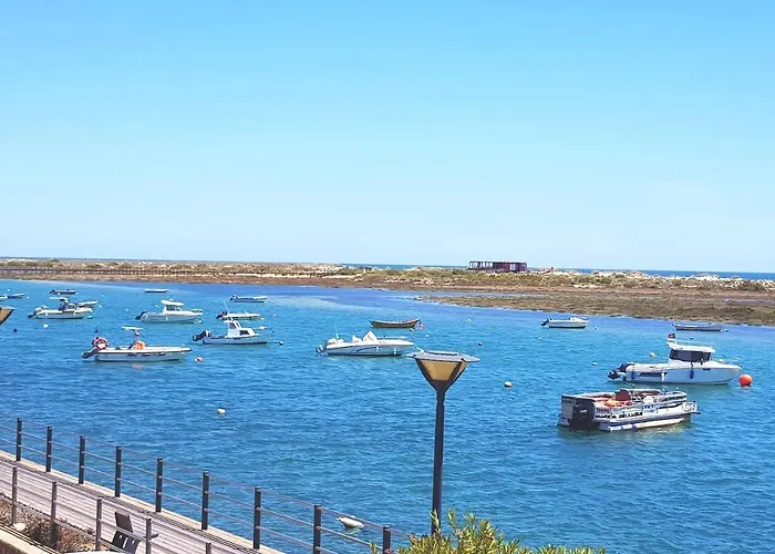 アパート Located - Fabulous Pool !