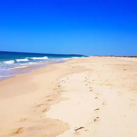 דירה Located - Fabulous Pool !